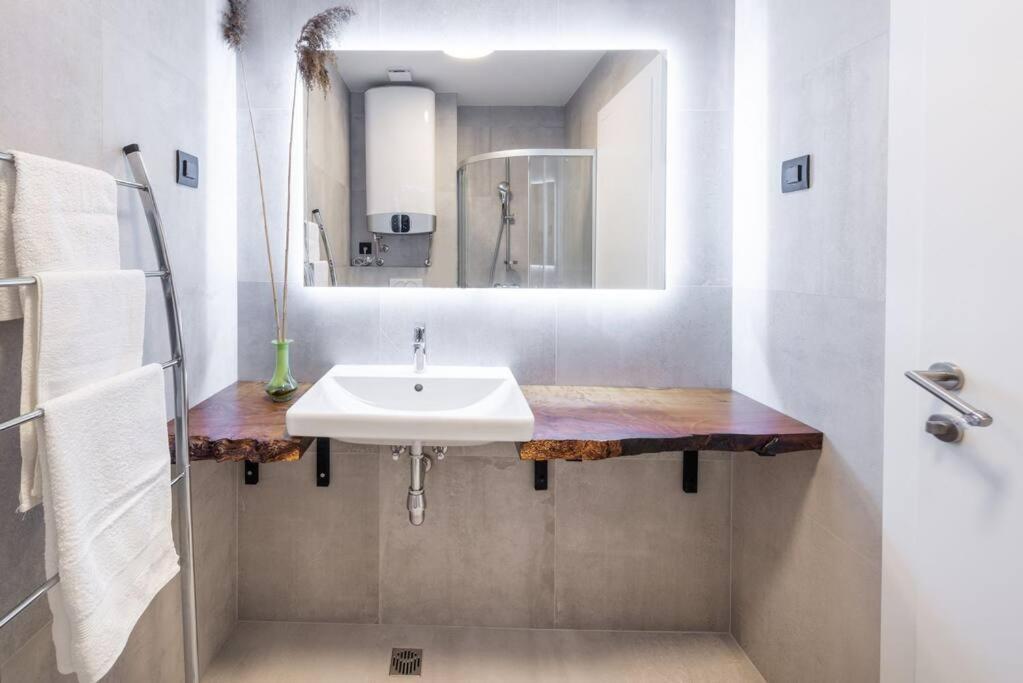 Walking Distance Old Town 120M2,Garden,View,Garage Apartment Дубровник Екстериор снимка