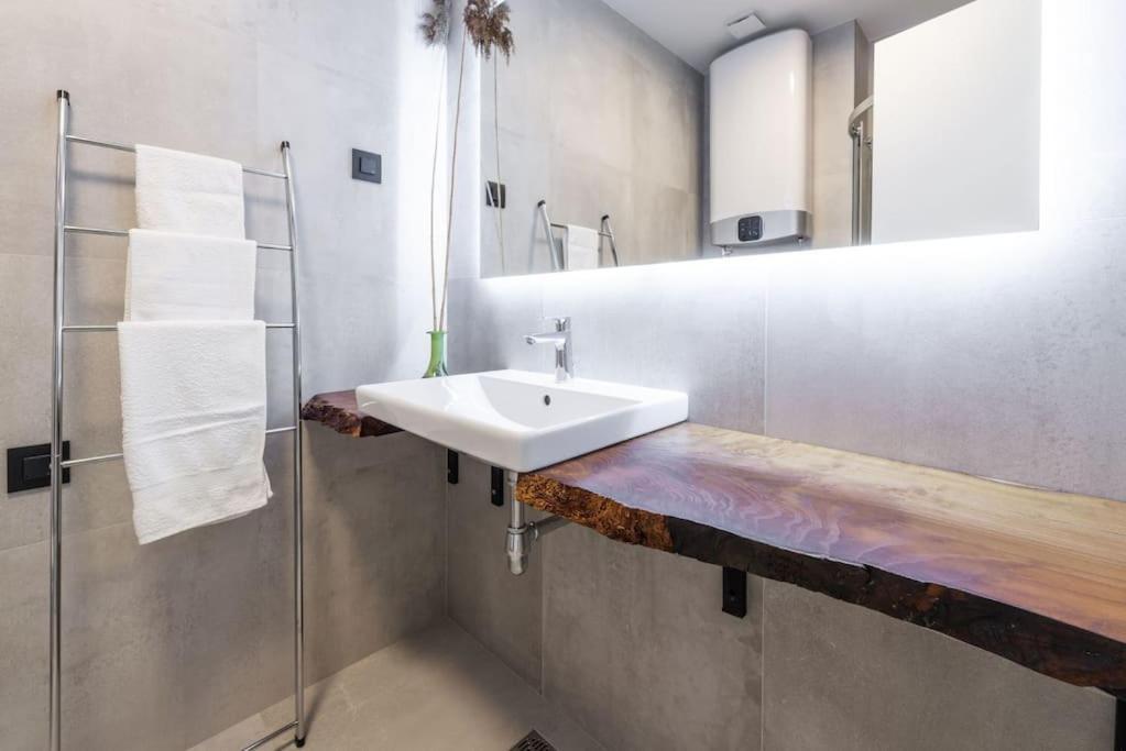 Walking Distance Old Town 120M2,Garden,View,Garage Apartment Дубровник Екстериор снимка